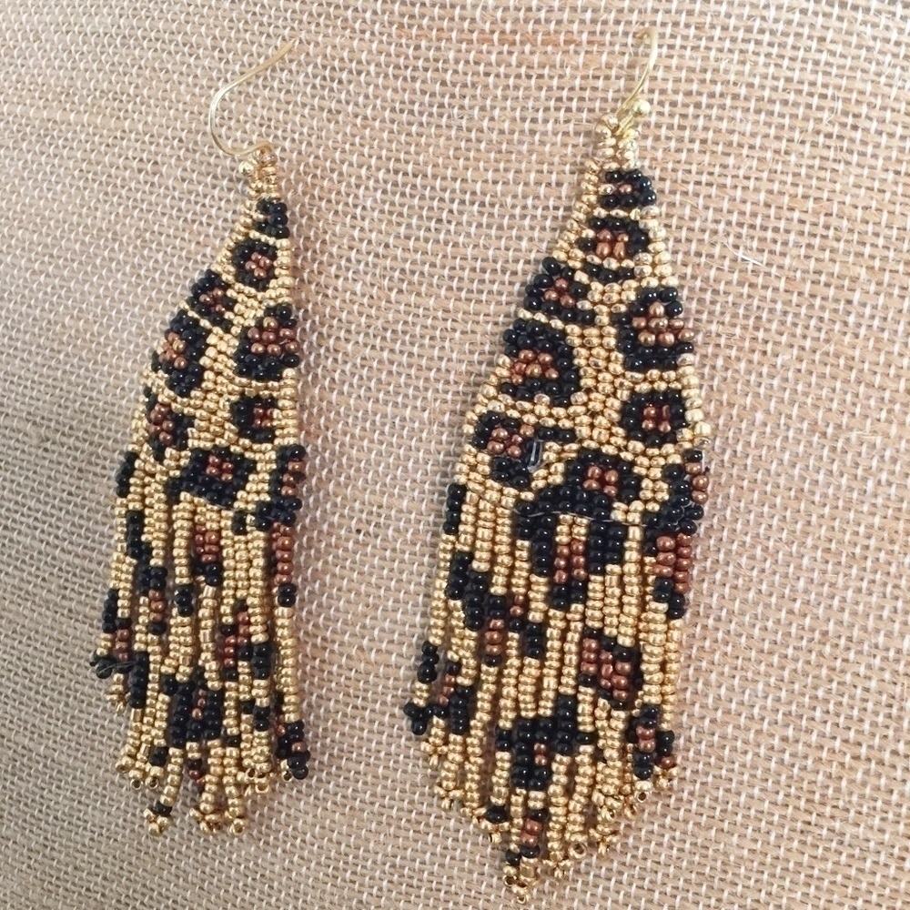 Seed bead triangle tassel earrings - Picture 3 of 3